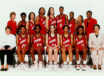 A group of women's basketball hall of fame members posing for a photo.