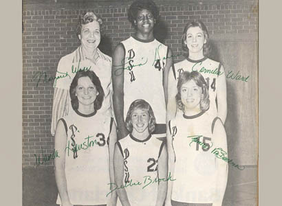 A black and white photo of hall of fame women's basketball team.